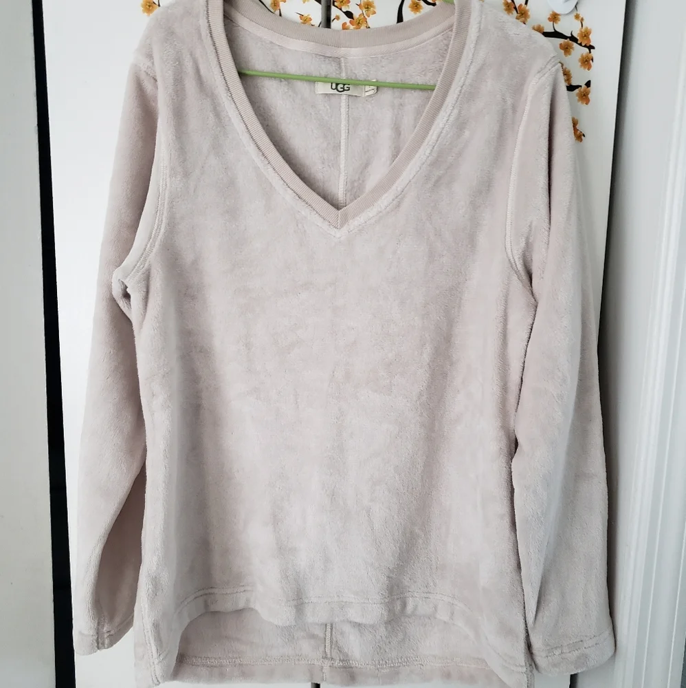 Ugg top - Picture 1 of 6